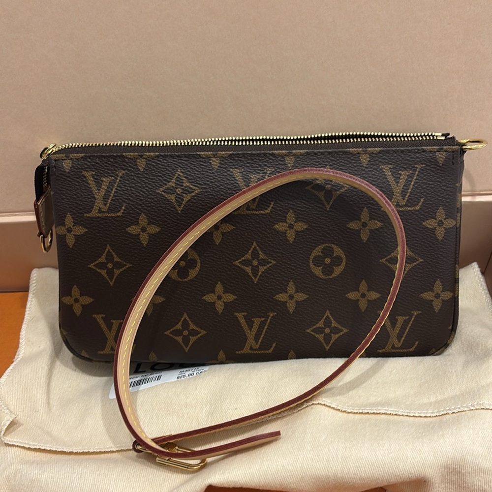 Louis Vuitton pochette accessories